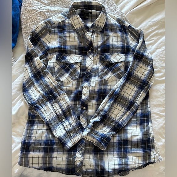 Forever 21 blue plaid button up - Picture 3 of 6